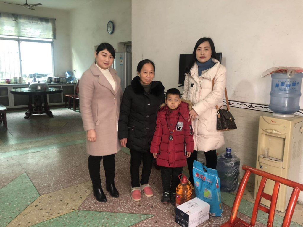 春節(jié)送溫暖、關(guān)愛留守兒童